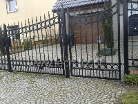Brama podwójna z furtką wejściową